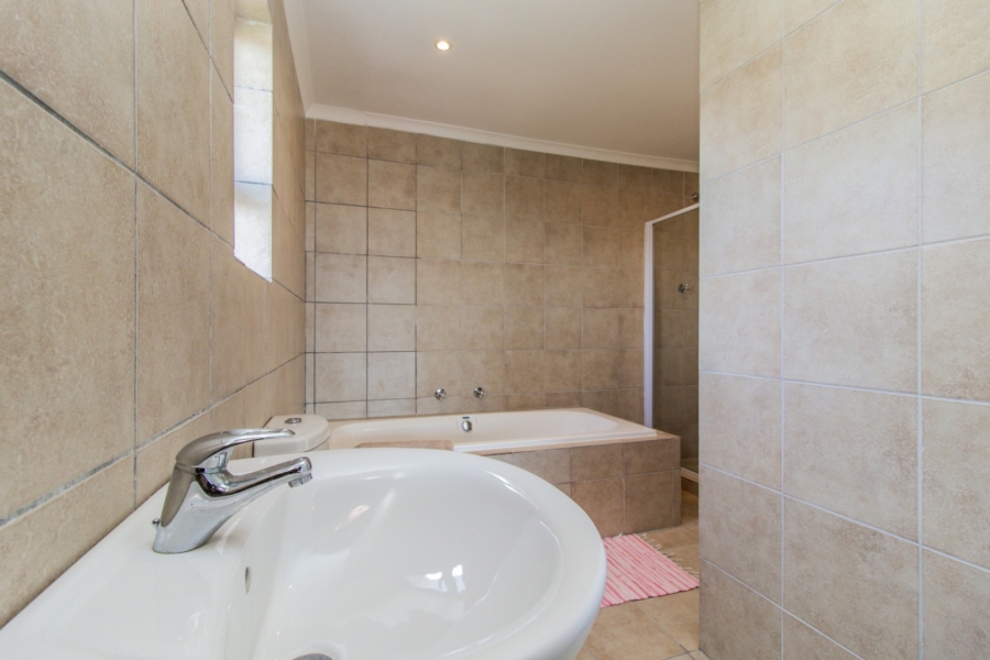 To Let 6 Bedroom Property for Rent in Bettys Bay Western Cape